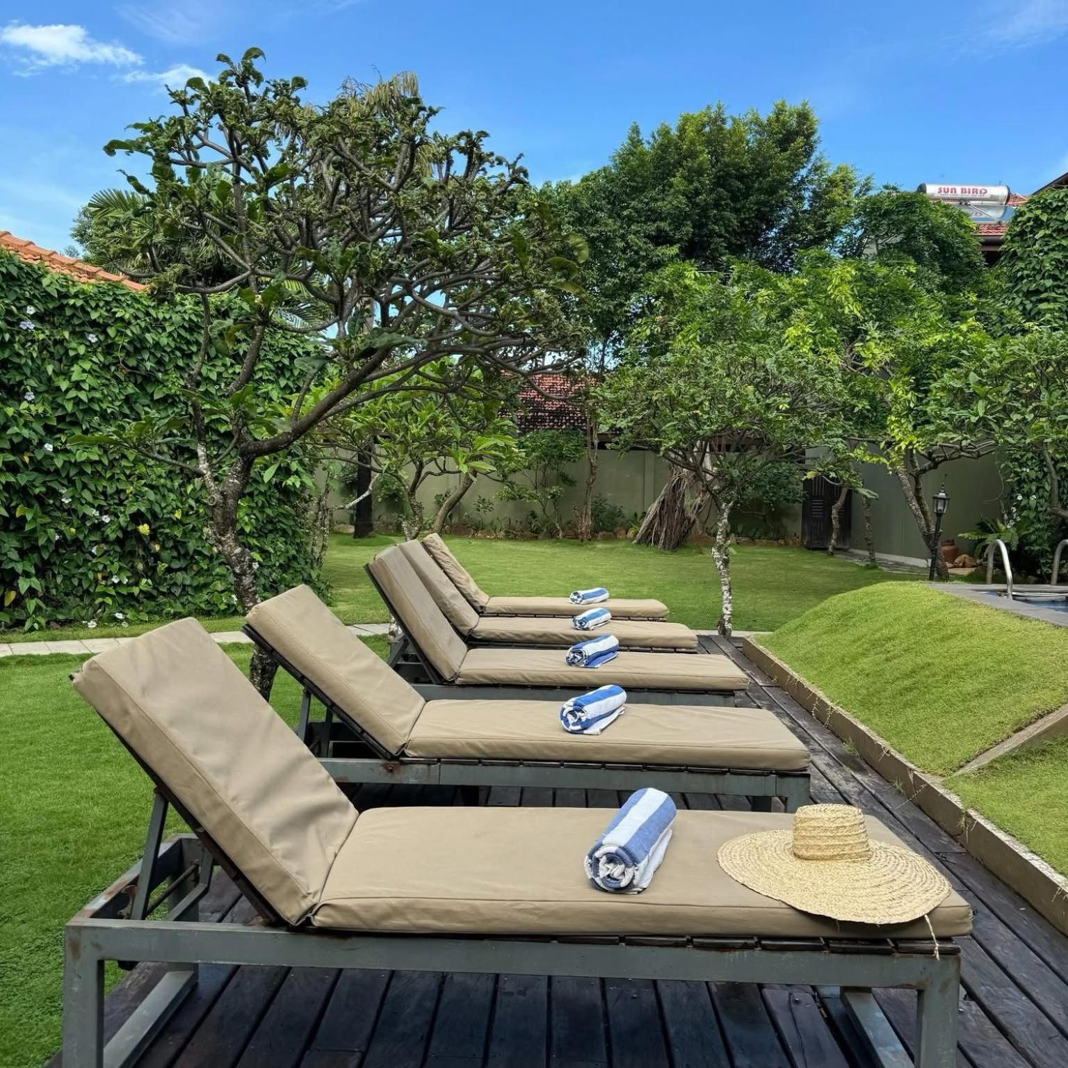Seahorse Hotel & Spa Negombo Exterior photo